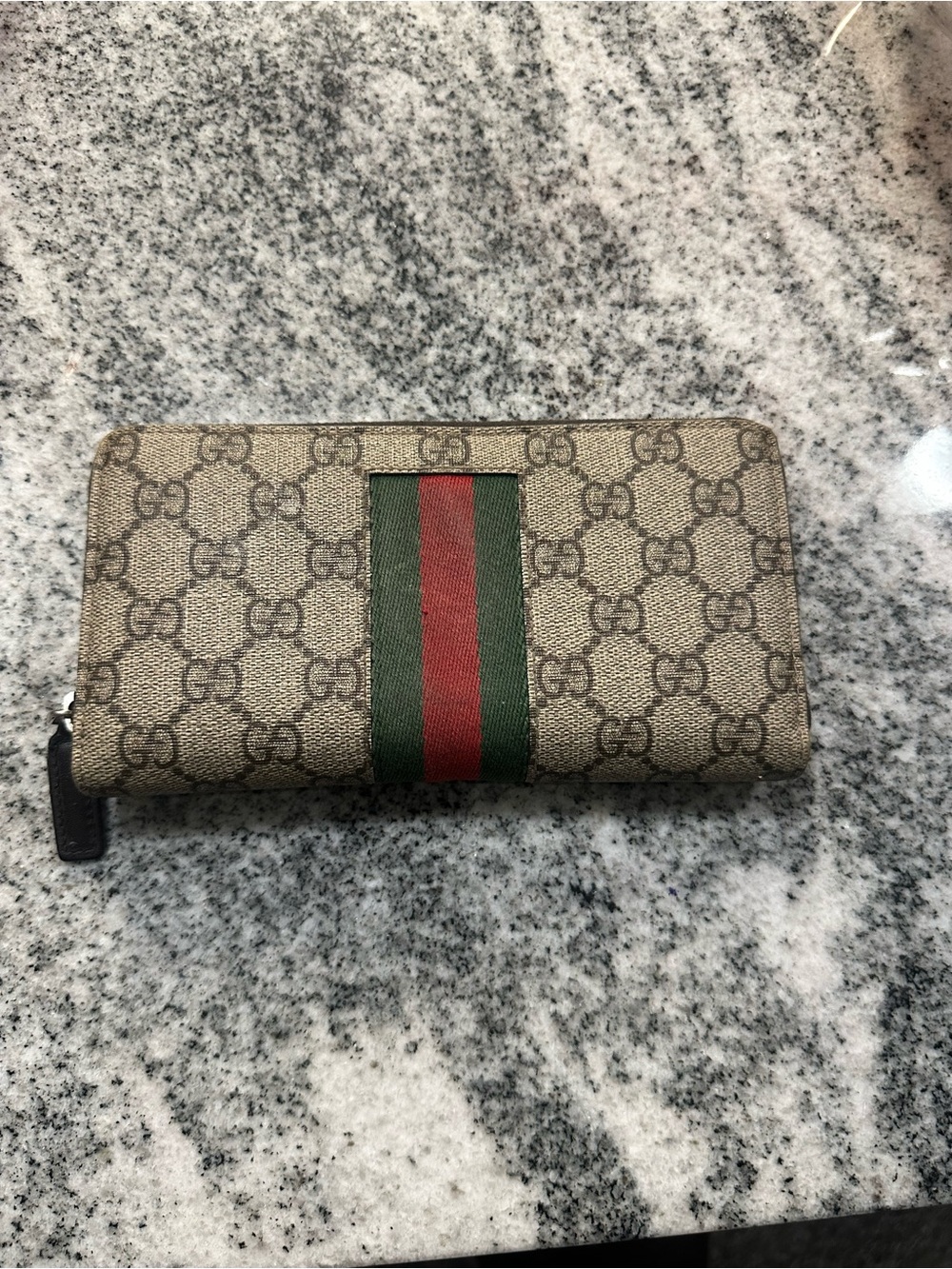 Gucci Beige GG Canvas Zip-Around Wallet with Green and Red Stripe - Picture 2 of 3